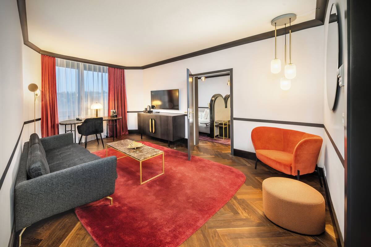 Premium-huone | Allergiatestatut vuodevaatteet, tallelokero huoneessa