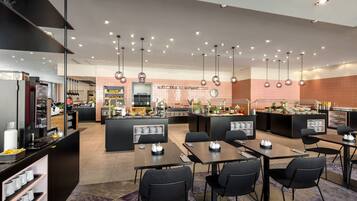 Petit déjeuner buffet (400 CZK par personne)