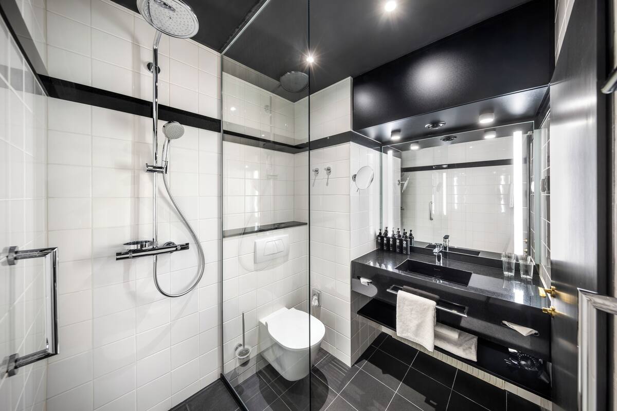 Umweltfreundliche Kosmetikartikel, Haartrockner, Handtücher