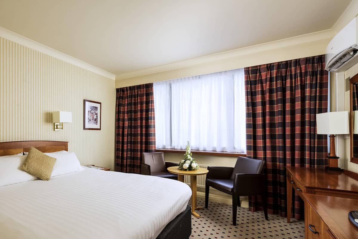 Zimmersafe, Schreibtisch, Bügeleisen/Bügelbrett, kostenloses WLAN