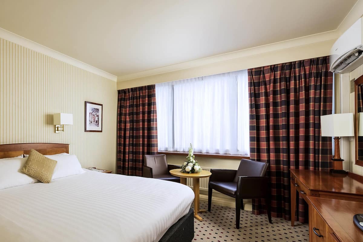 Tallelokero huoneessa, työpöytä, silitysrauta/-lauta, ilmainen Wi-Fi