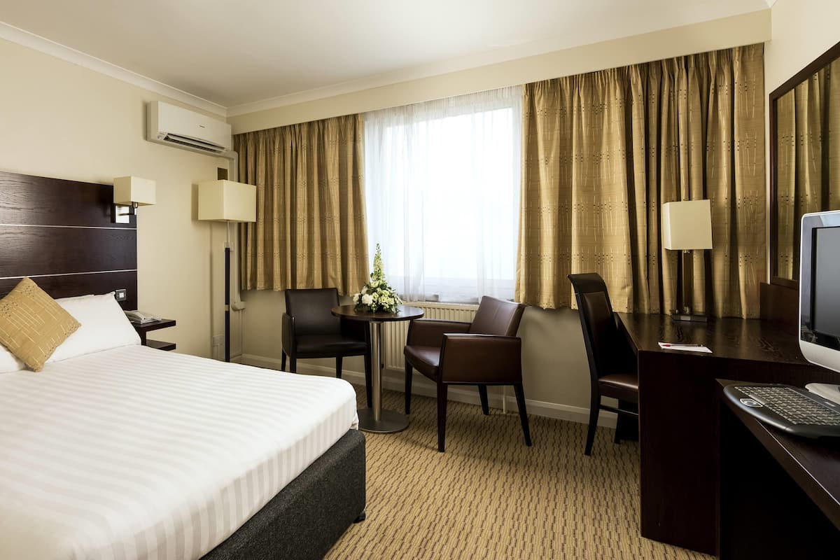 Classic-Doppelzimmer, 1 Doppelbett | Zimmersafe, Schreibtisch, Bügeleisen/Bügelbrett, kostenloses WLAN