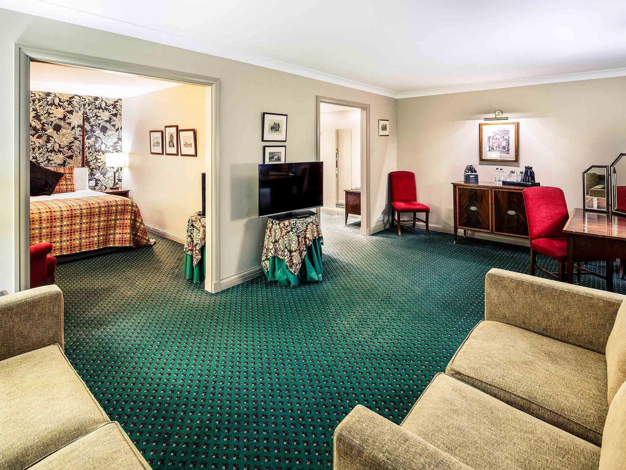 Superior-sviitti, 1 parisänky | Tallelokero huoneessa, työpöytä, silitysrauta/-lauta, ilmainen Wi-Fi