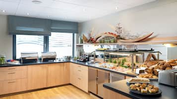 Daily buffet breakfast (EUR 16 per person)