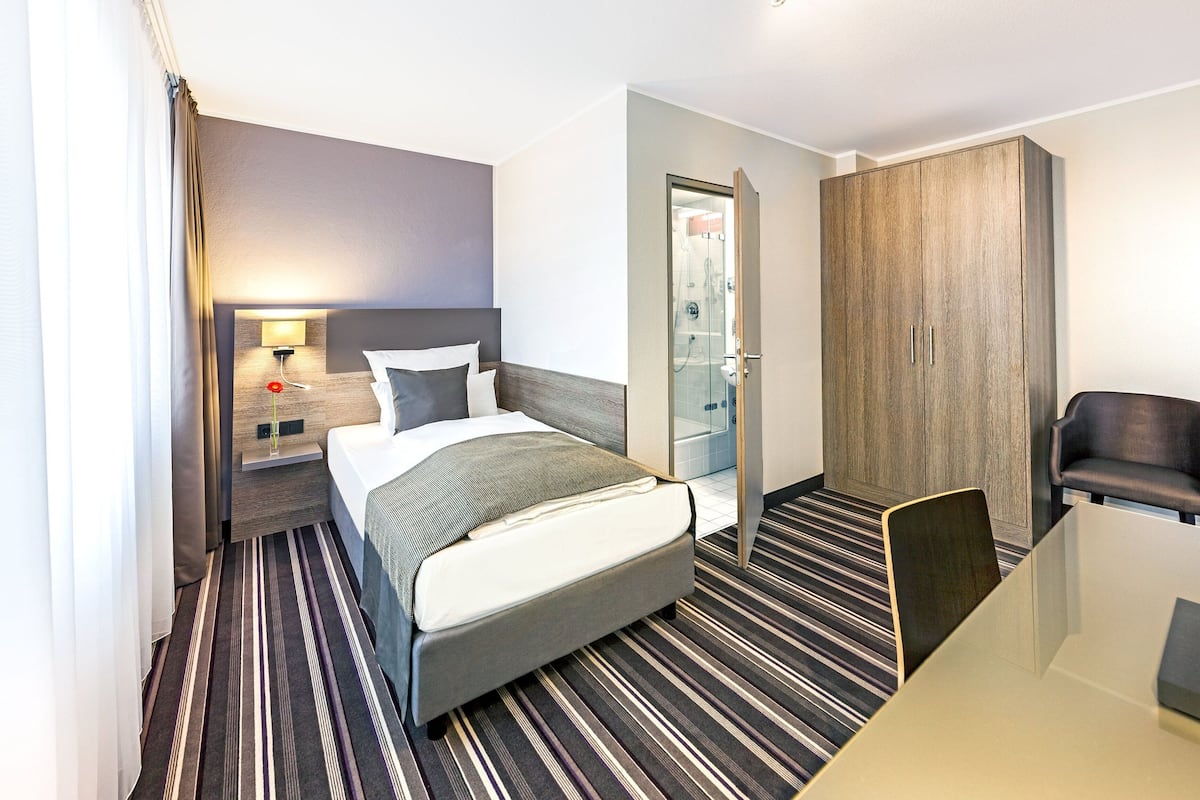 1 bedroom, in-room safe, desk, laptop workspace