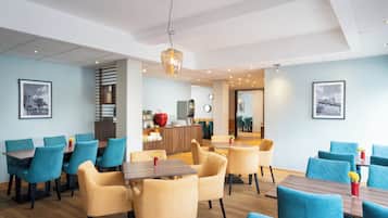 Daily buffet breakfast (EUR 17 per person)