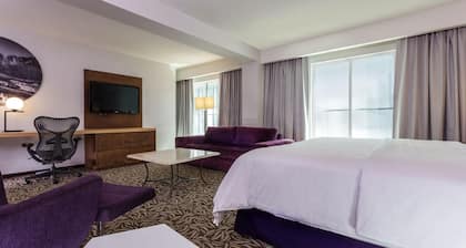 Krystal Urban Monterrey