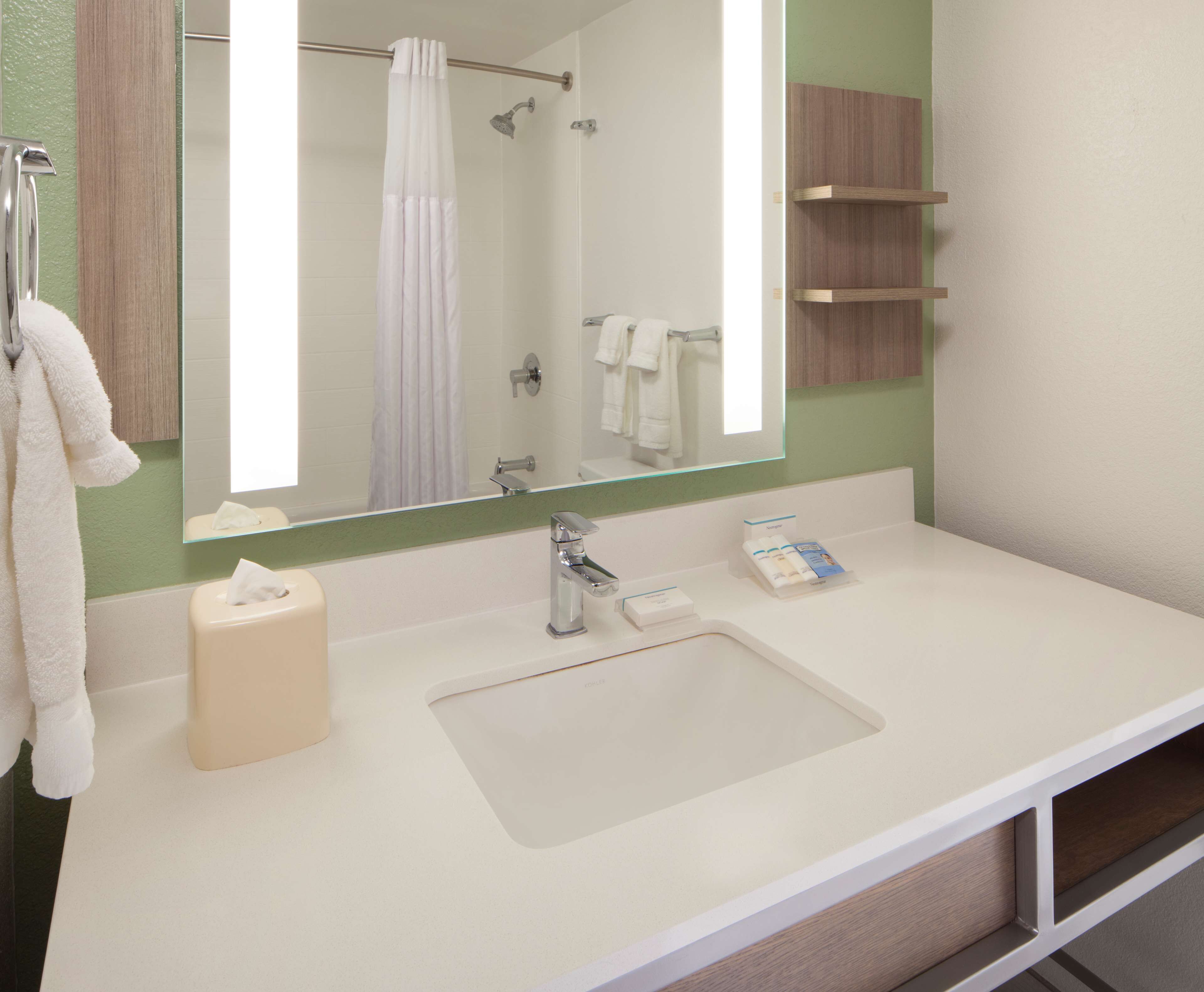 combined shower/bathtub, free toiletries, hair dryer, towels