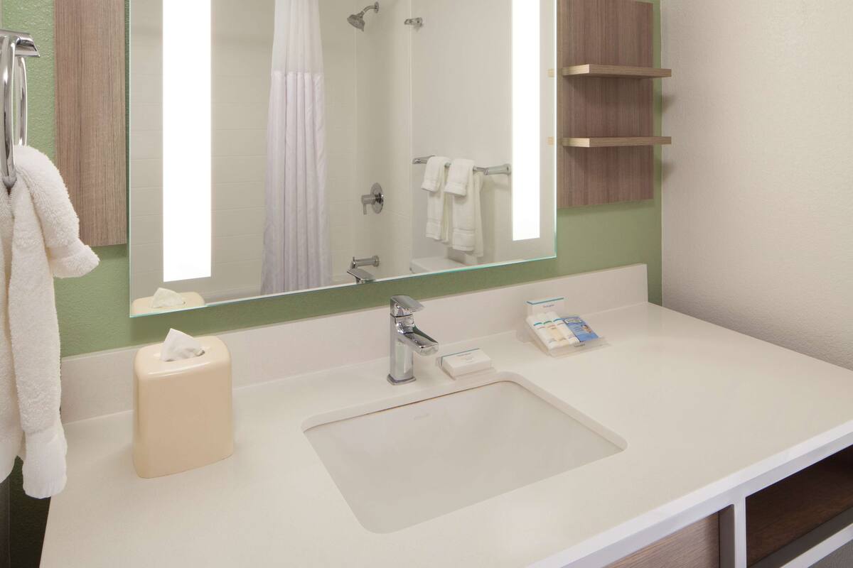 combined shower/bathtub, free toiletries, hair dryer, towels