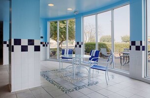 Una piscina cubierta