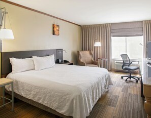 Room, 1 King Bed, Accessible | Premium bedding, in-room safe, desk, iron/ironing board - Hilton Garden Inn Bentonville Rogers (Bentonville)
