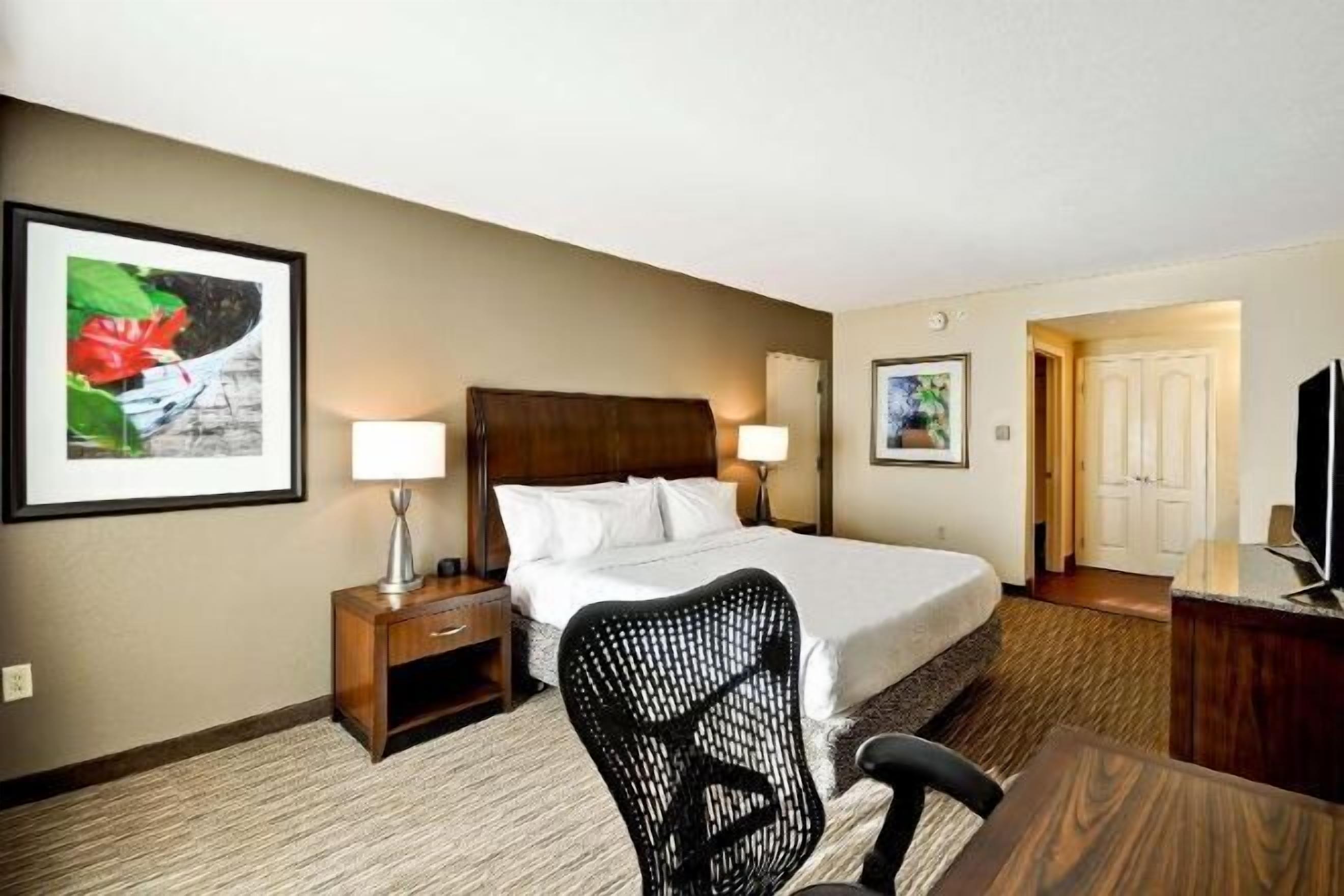 Roupas de cama premium, camas Select Comfort, cofres nos quartos