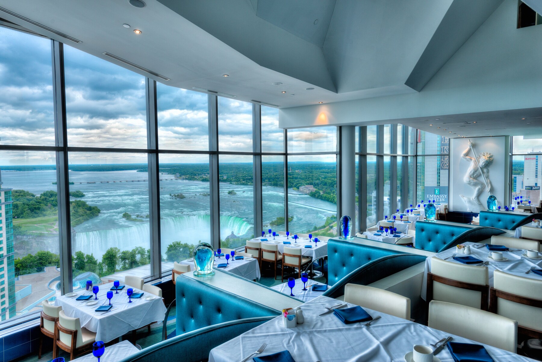 4 restaurants; dinner served 