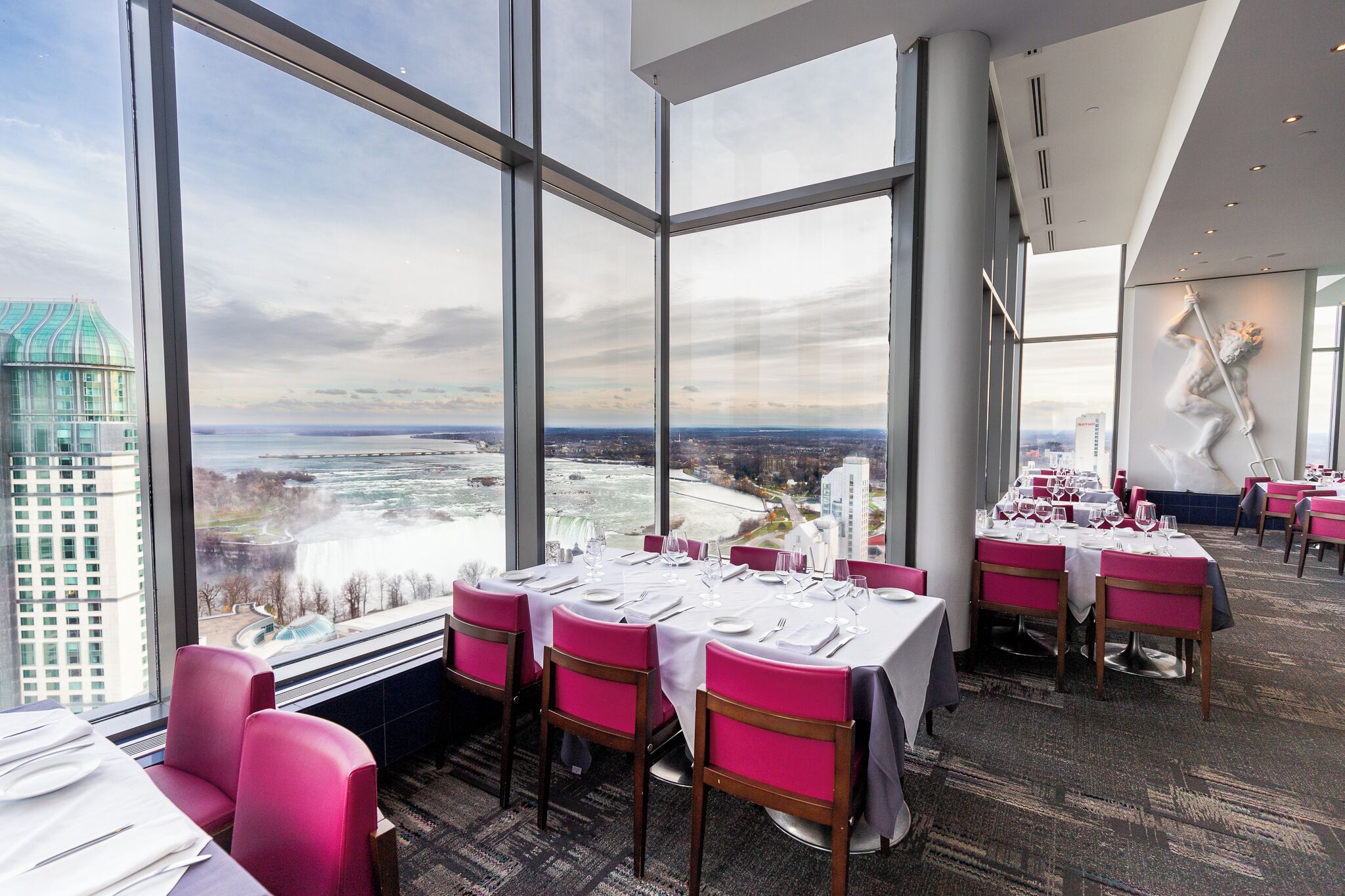 Hilton Niagara Falls/Fallsview Hotel & Suites Reviews, Deals & Photos 2026  - Expedia.co.uk