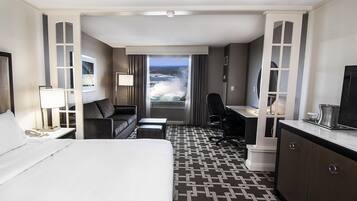 ملاءات للفراش لا تسبب الحساسية وخزنة داخل الغرفة ومكتب