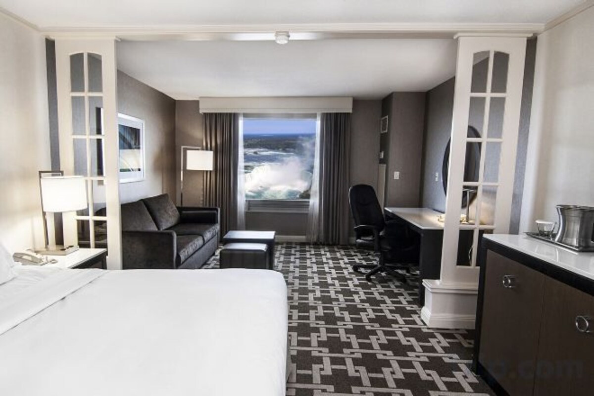 King Studio With Whirlpool And CAN Fallsview