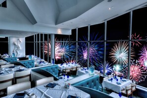 4 restaurants, ze serveren er diner 