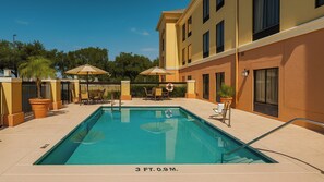 حمّام سباحة خارجي