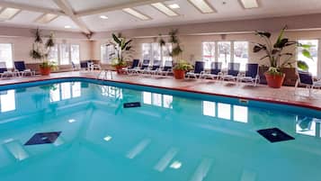 Indoor pool, pool loungers