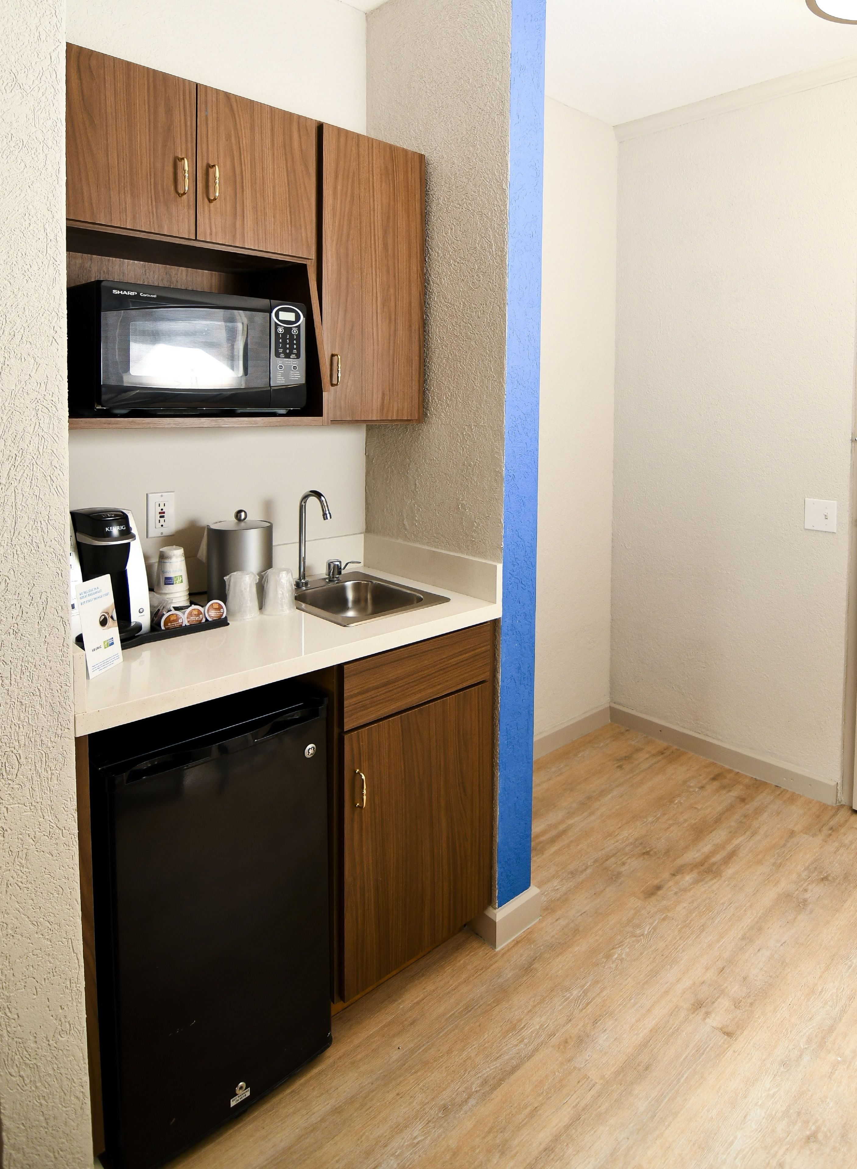 suite, 1 king bed | room amenity