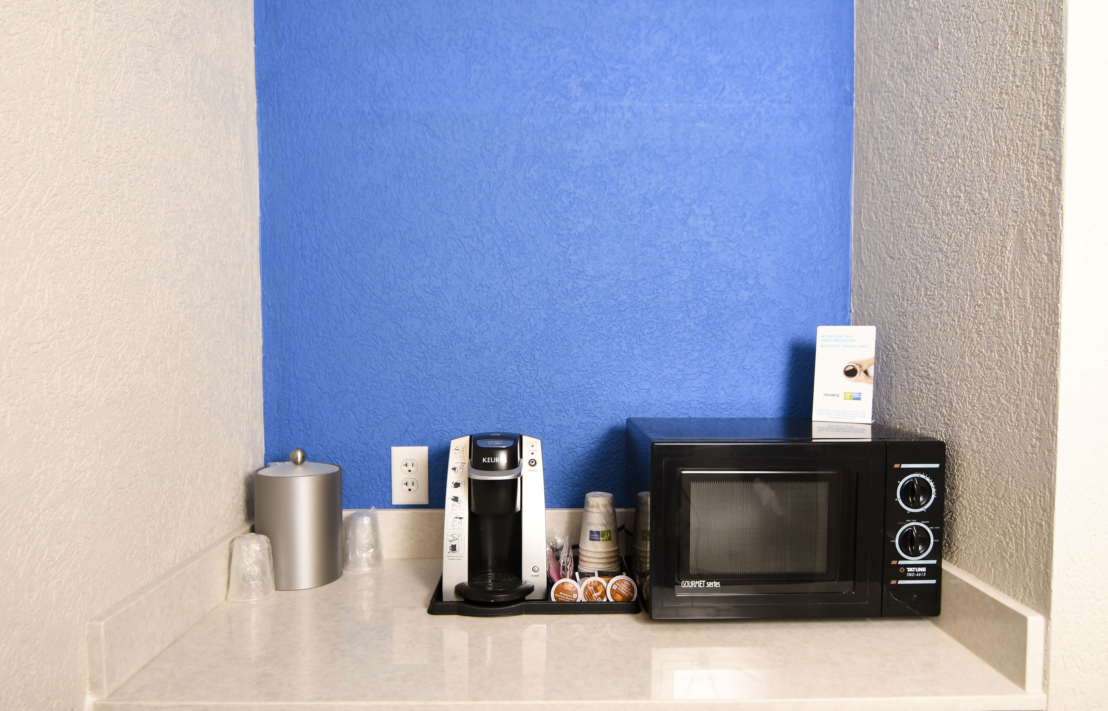 standard room, 2 queen beds | room amenity