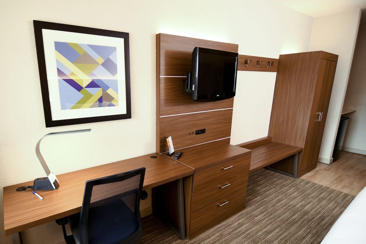 1 soverom, sengetøy av topp kvalitet, safe på rommet og skrivebord