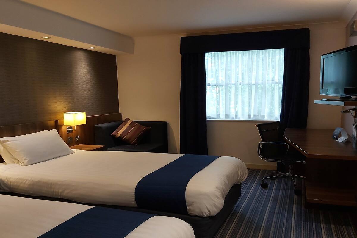 Standard Room, 2 Twin Beds | In-room safe, desk, laptop workspace, blackout drapes