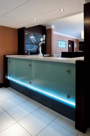 Lobby lounge. Holiday Inn Express Leeds East by IHG