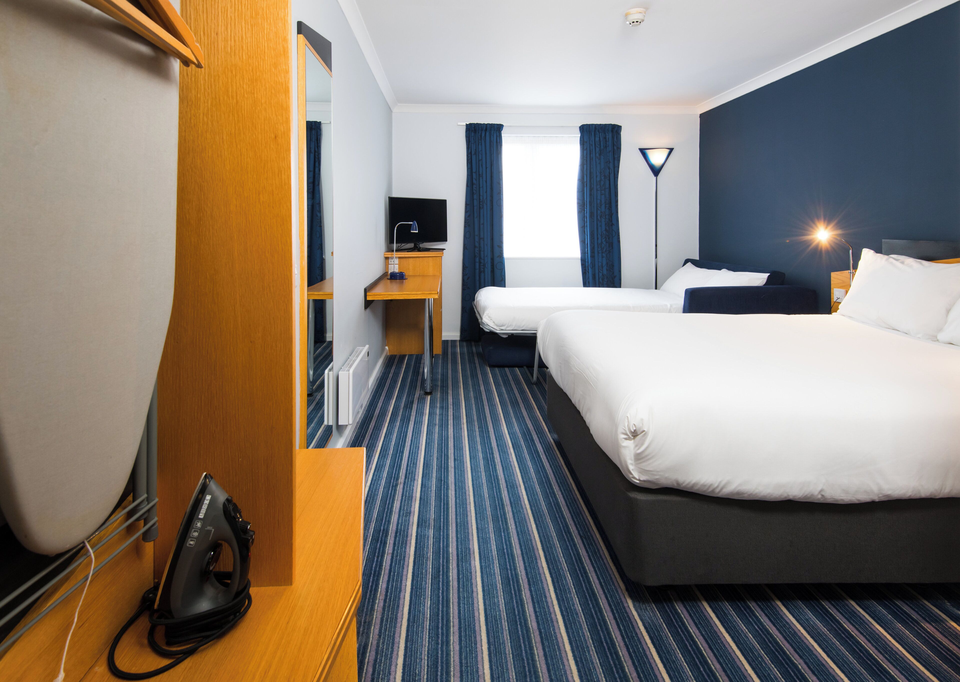 Standard Room, 1 Double Bed with Sofa bed (Free Hot Breakfast) | Desk, laptop workspace, iron/ironing board, WiFi (free)