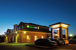 Exterior - Holiday Inn Express Manchester East by IHG (Manchester)