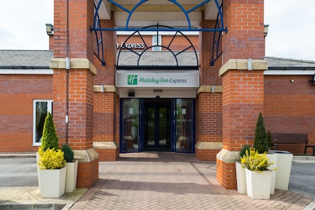 Property entrance. Holiday Inn Express Manchester East by IHG
