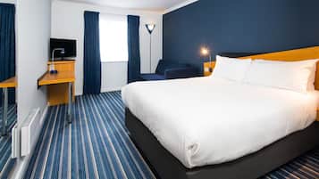 Desk, laptop workspace, iron/ironing board, free WiFi