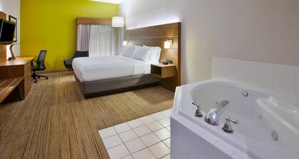 Holiday Inn Express & Suites Milford by IHG