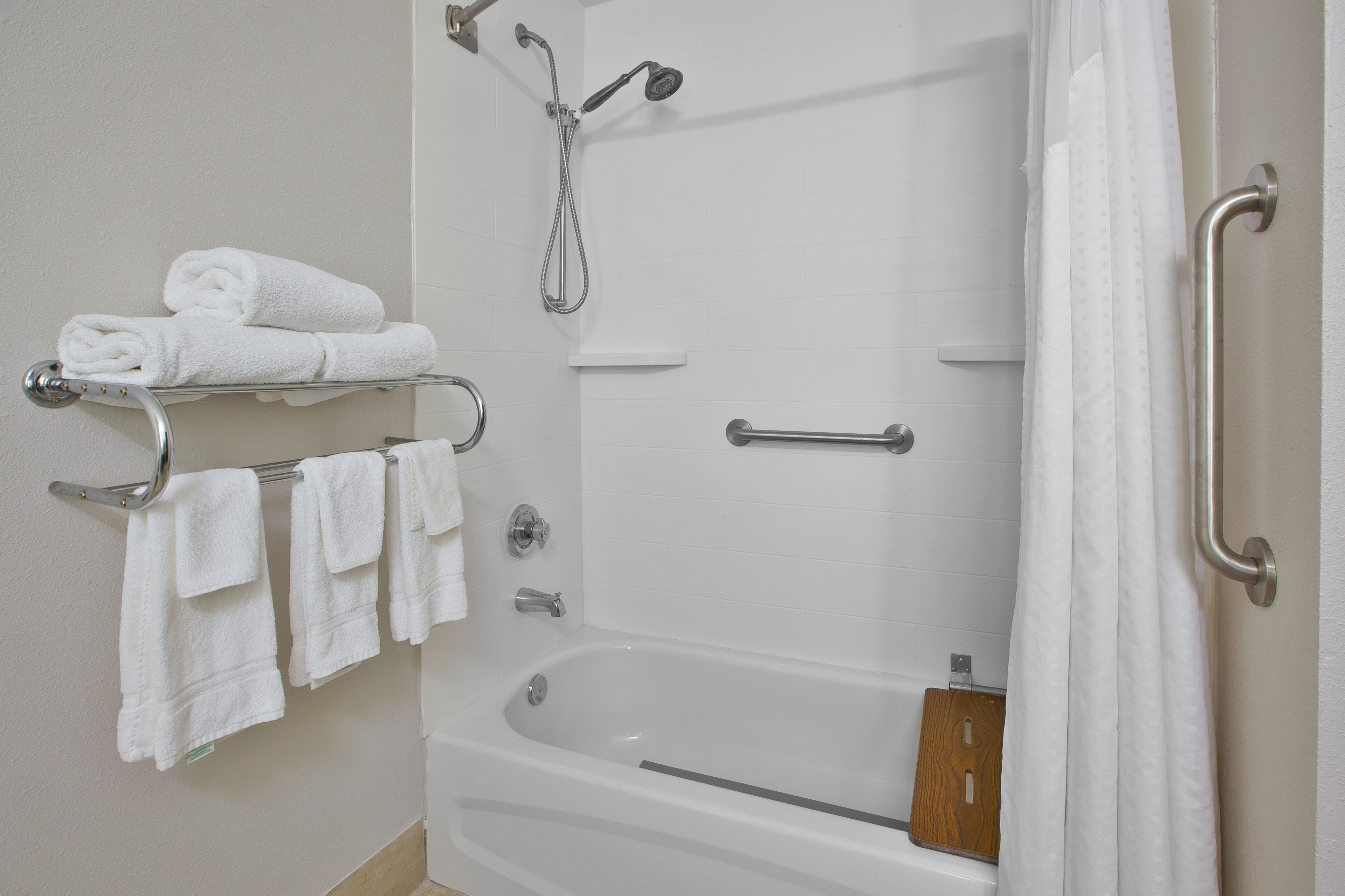 Photo - Holiday Inn Express Hotel & Suites Cincinnati Northeast-Milford by IHG