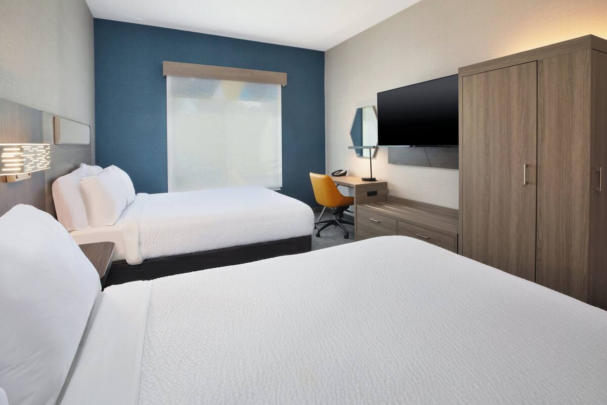 Standardzimmer, 2 Queen-Betten, barrierearme Badewanne, Nichtraucher (Communications)