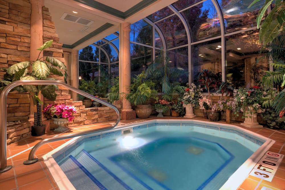 luxury hotels in Youngstown