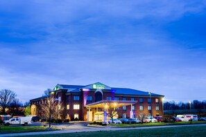 Exterior - Holiday Inn Express & Suites Shelbyville by IHG (Shelbyville)