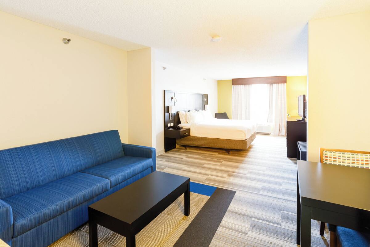 Premium bedding, pillowtop beds, desk, laptop workspace