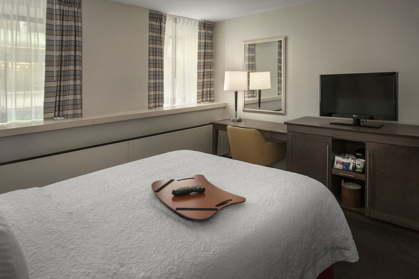 Hypo-allergenic bedding, in-room safe, desk, blackout drapes