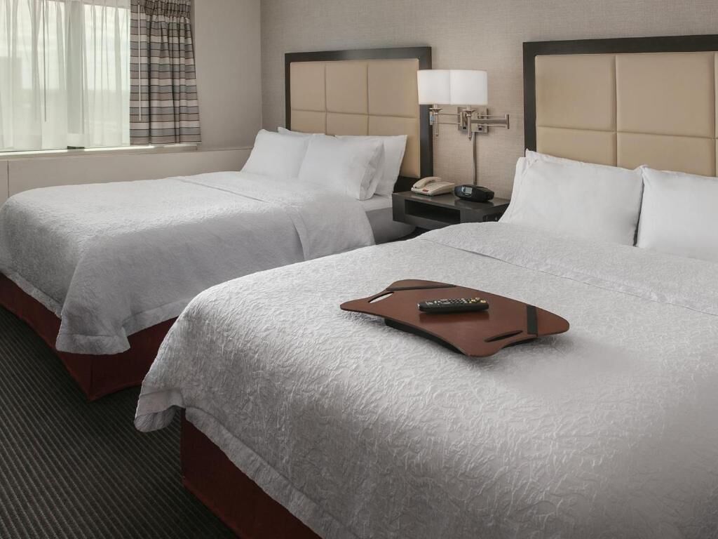 Hypo-allergenic bedding, in-room safe, desk, blackout drapes