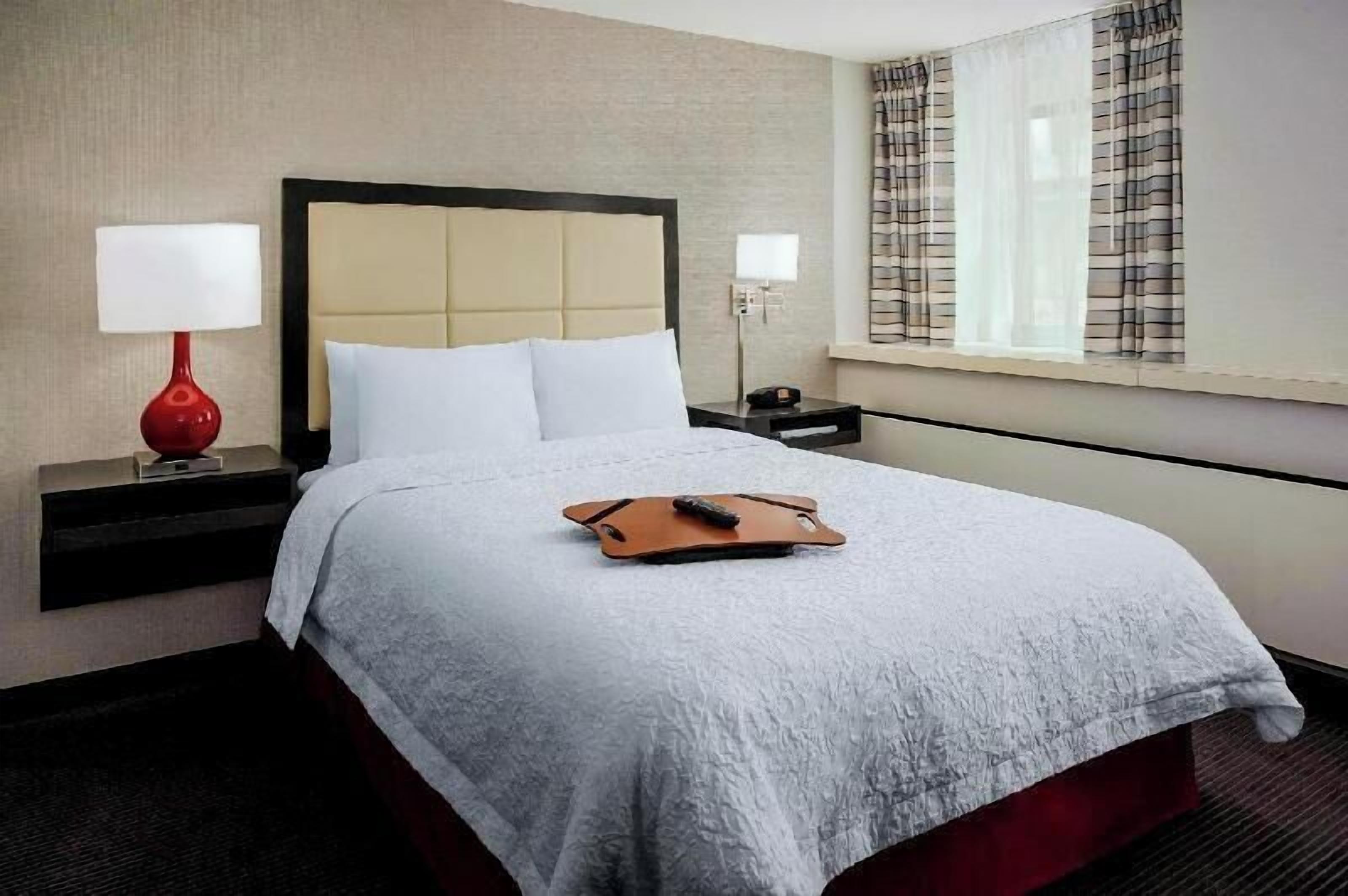 Hypo-allergenic bedding, in-room safe, desk, blackout drapes