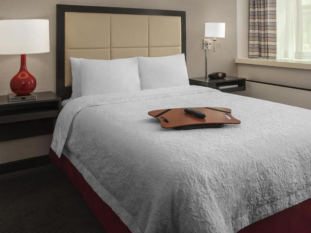 Hypo-allergenic bedding, in-room safe, desk, blackout drapes
