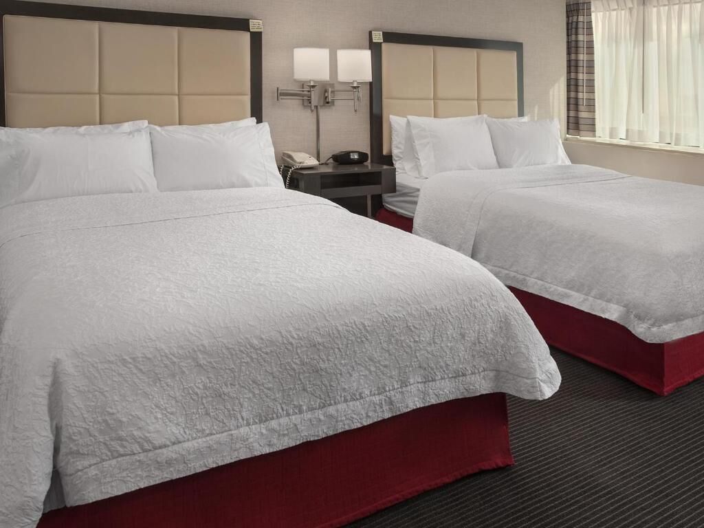 Hypo-allergenic bedding, in-room safe, desk, blackout drapes