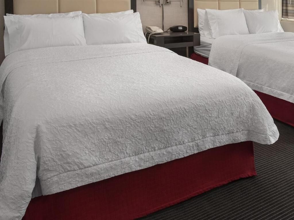 Hypo-allergenic bedding, in-room safe, desk, blackout drapes