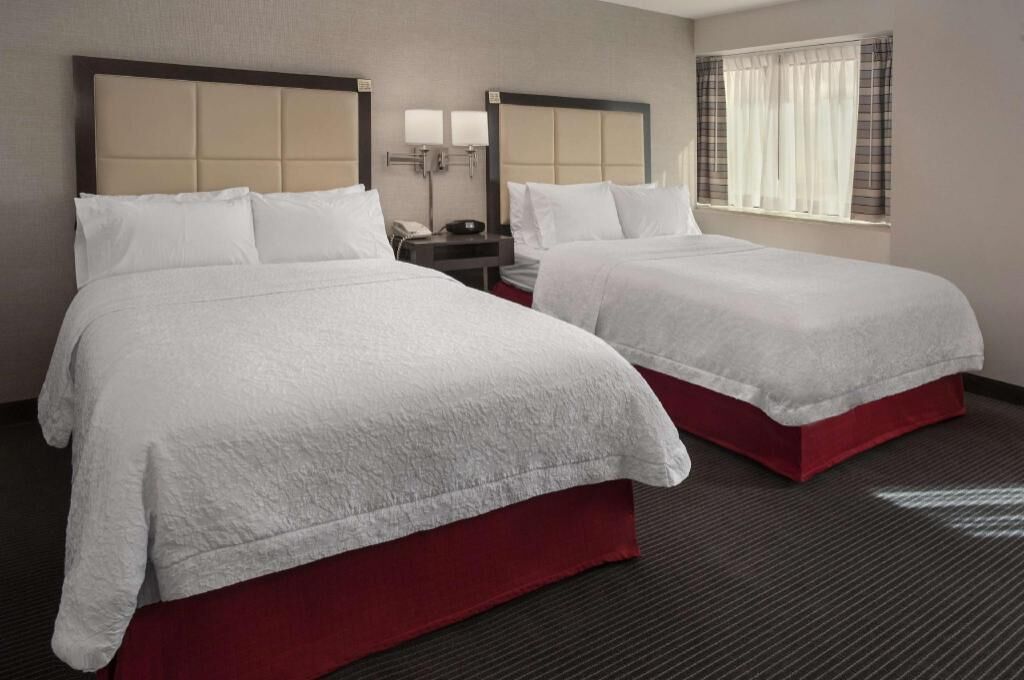 Hypo-allergenic bedding, in-room safe, desk, blackout drapes