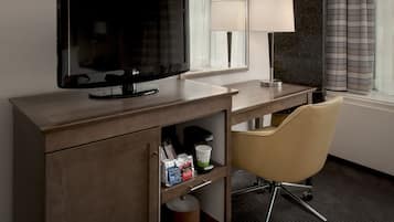 Hypo-allergenic bedding, in-room safe, desk, blackout curtains