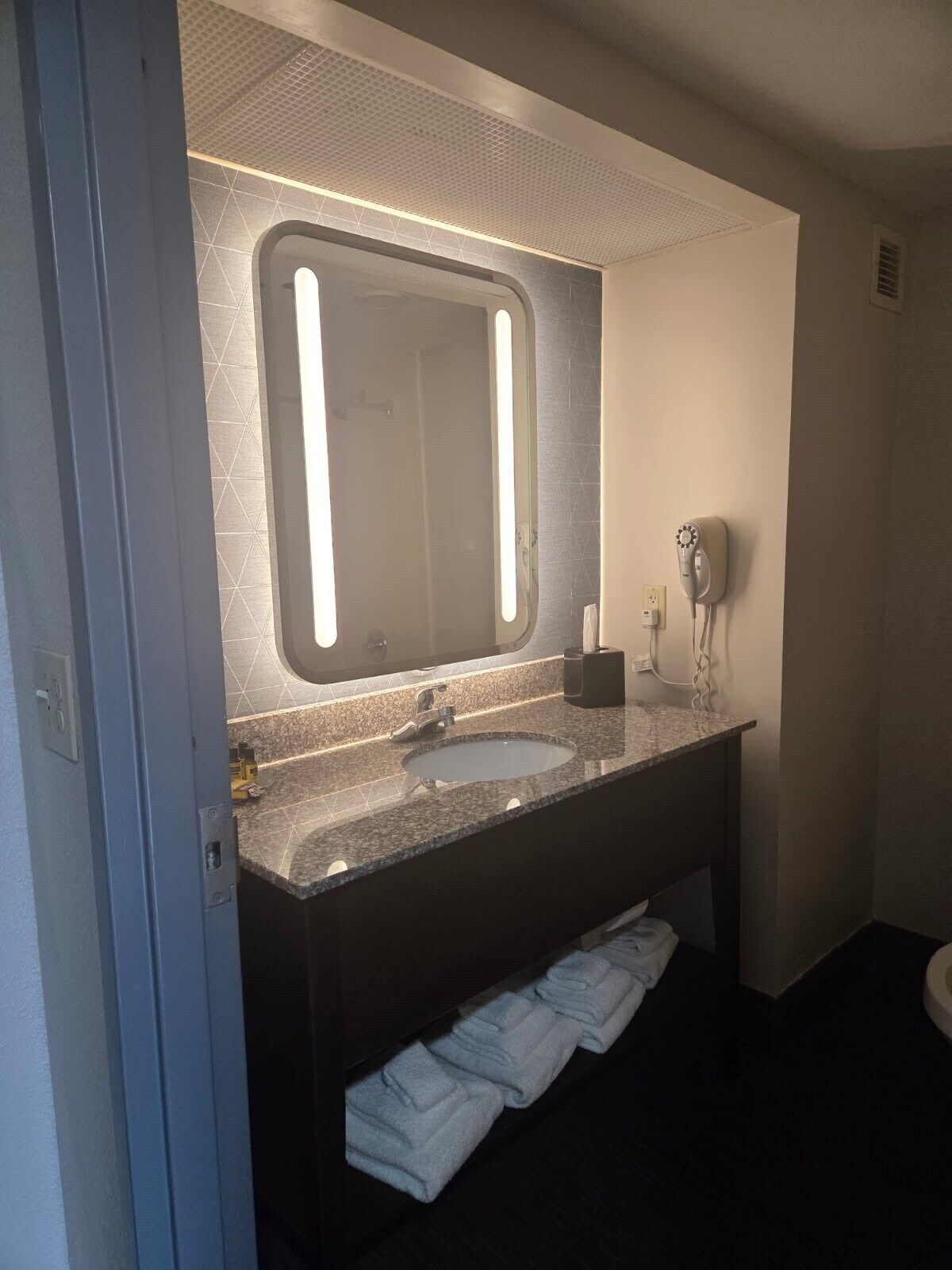 Photo - Hamilton Inn Birmingham-Bessemer