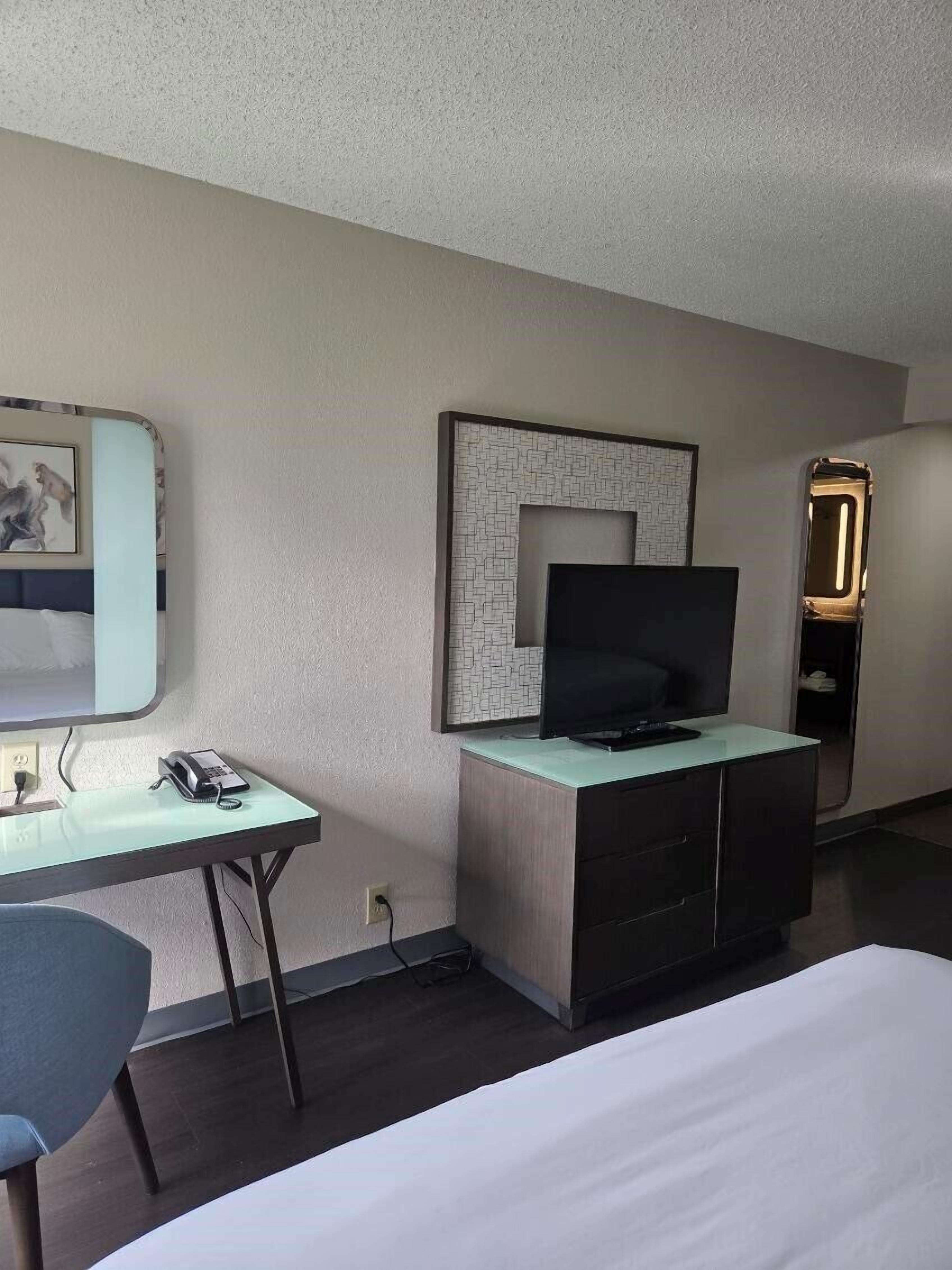 Photo - Hamilton Inn Birmingham-Bessemer