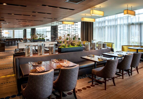 Restaurant - Hyatt Regency Pittsburgh International Airport (Pittsburgh)