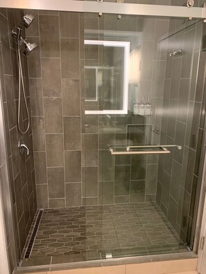 룸, 킹사이즈침대 1개, 장애인 지원 (Shower) | 욕실 샤워